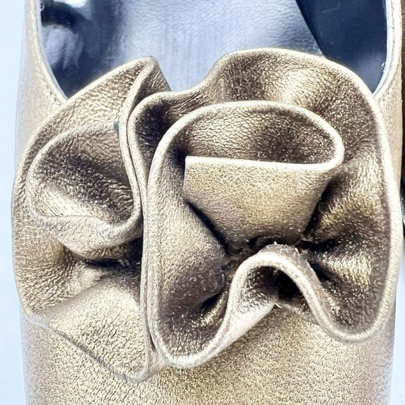 Coup d'etat Pumps 8 Gold 2.5 inch Heel Bow Flower Embellishment - Picture 3 of 8